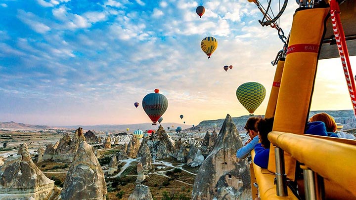 What to wear for a hot air balloon ride?